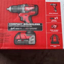 Milwaukee M18  DRILL / DRIVER KIT NEW  