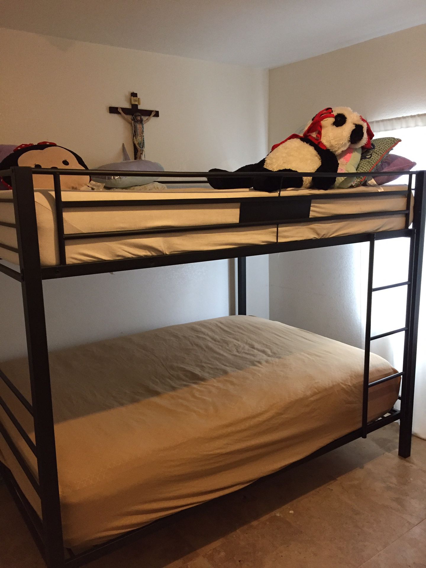 Queen bunk beds (no mattress)