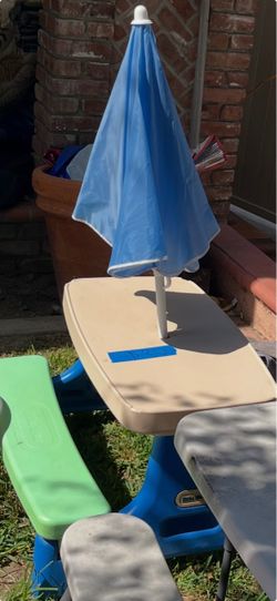 Little tikes foldable picnic table with unbrella