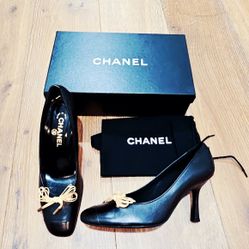Authentic Chanel Black Leather Pumps- Size 7