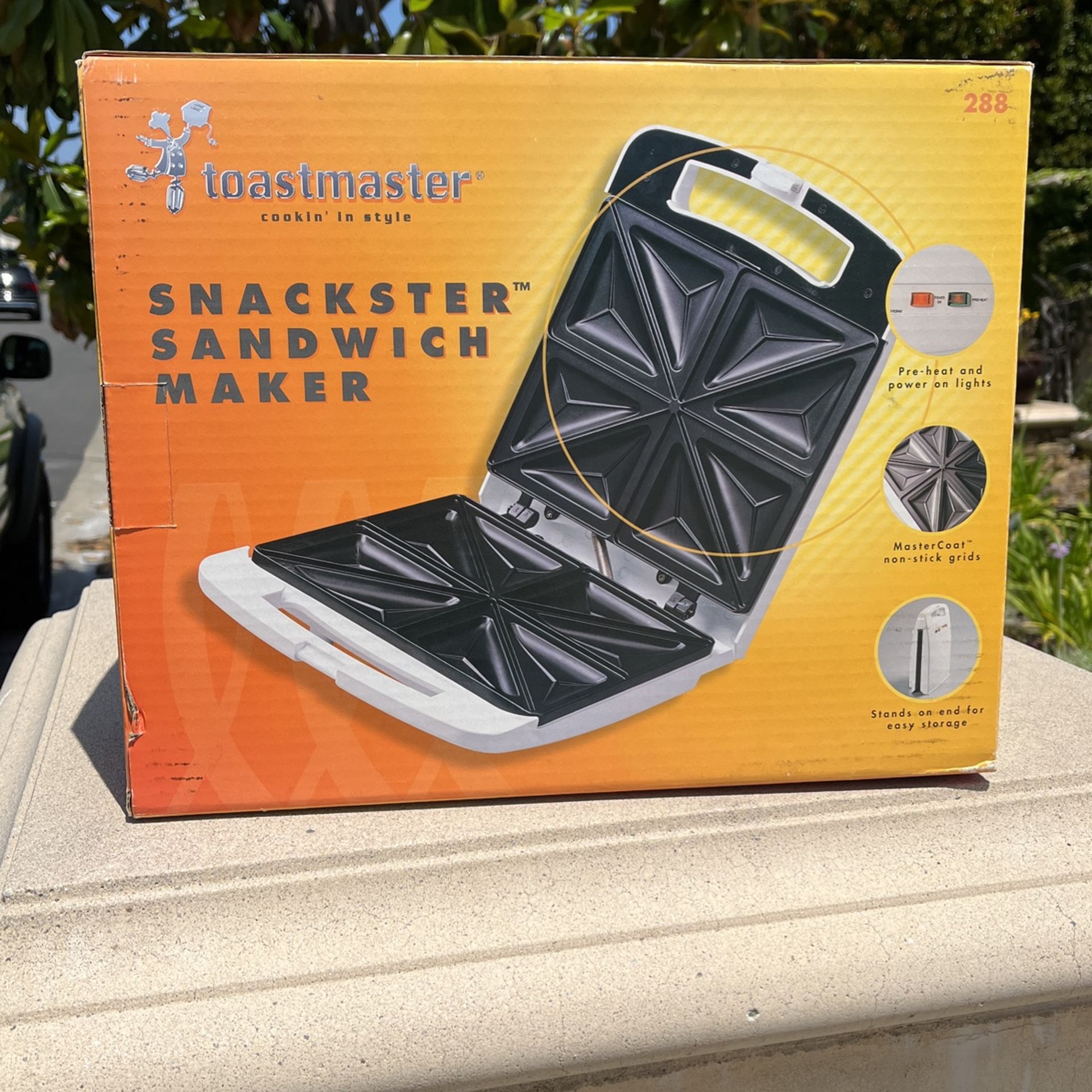 Toastmaster Snackster Sandwich Maker In White