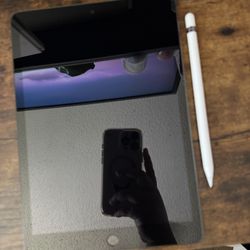 space gray 8th gen with apple pencil 128 gigs 