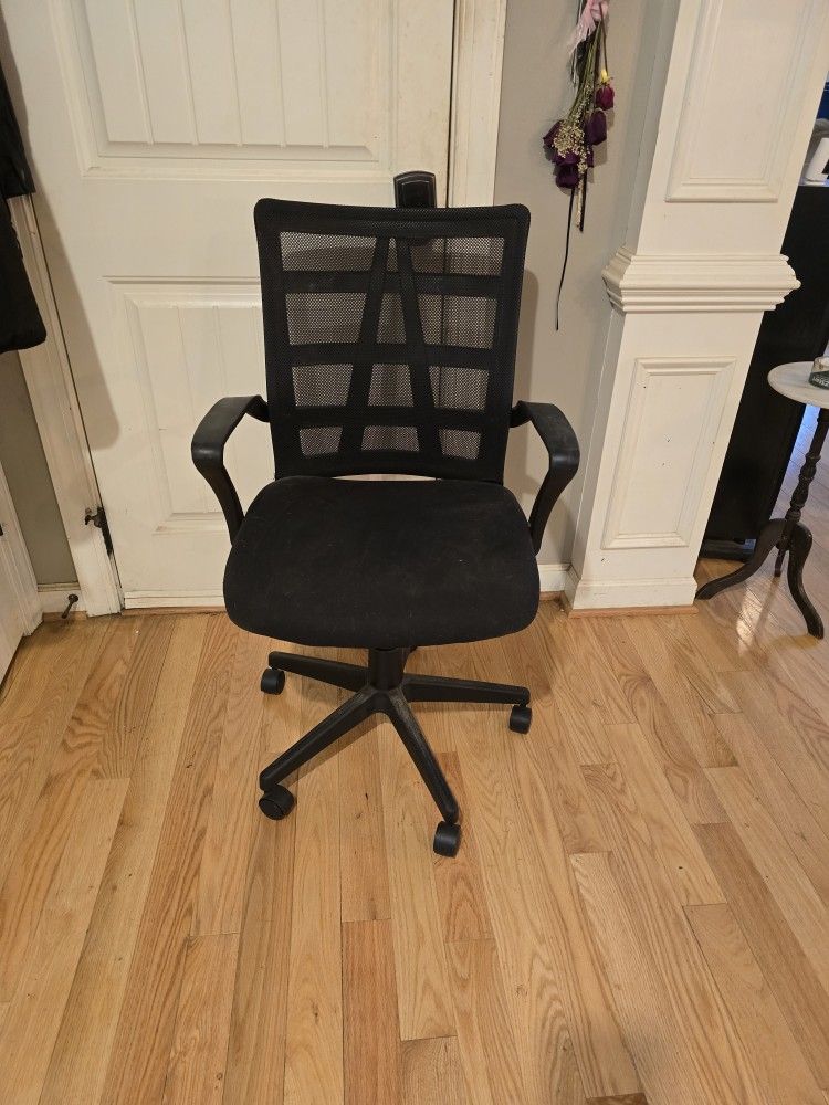 Ergo Desk Chair EXCELLENT Condition!!! New Condition!