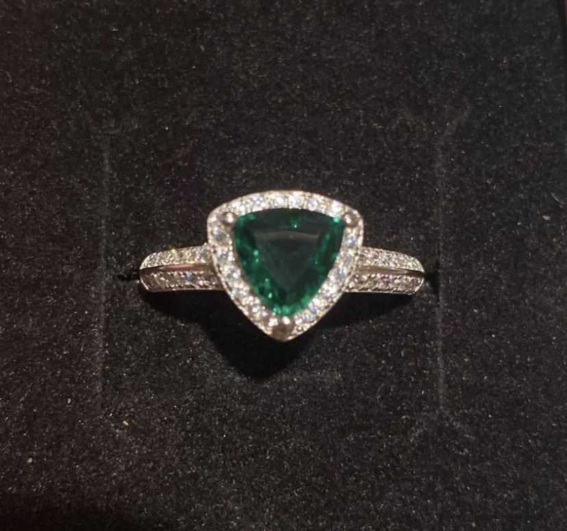Emerald Ring S925 Sz 7