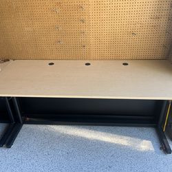 Deluxe Height Adjustable Computer Table 30x72