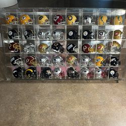 2006 Riddle Super Bowl Winners Helmet Collection w/Super Bowl Logos & Final Scores In an Accessible Plexiglass Case