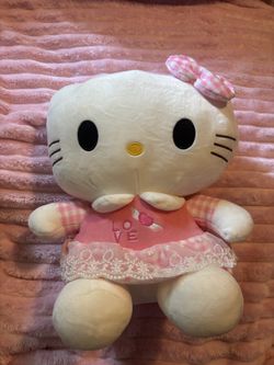 Hello kitty plush 🎀