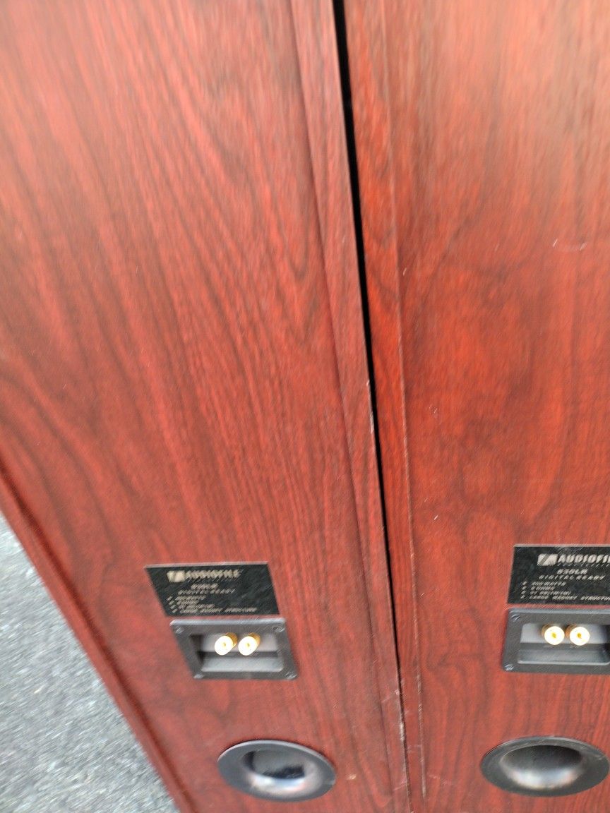 Audio file Home Theater 830 LR Tower Speaker Pre- Owned