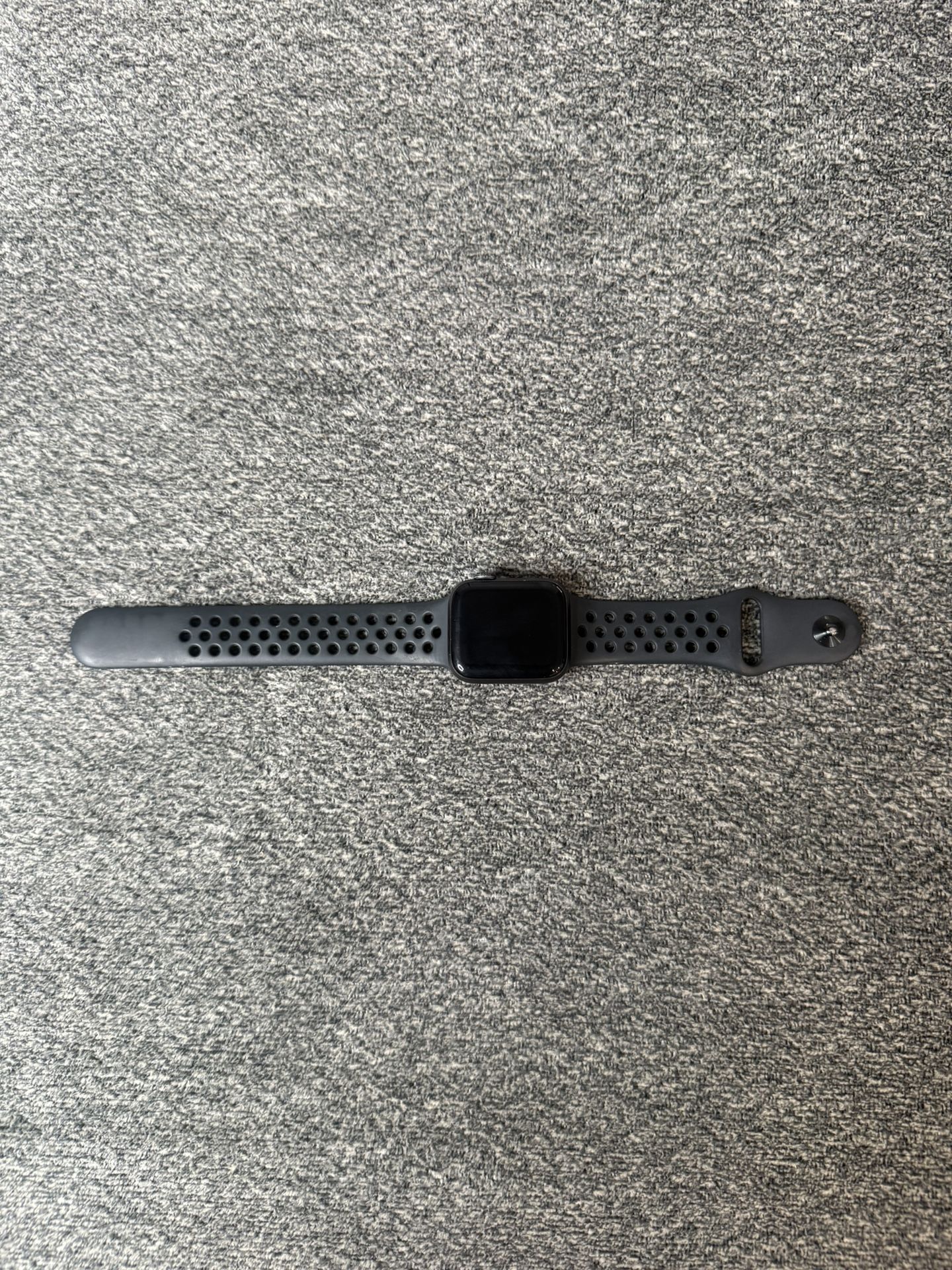 Apple Watch Series 5 Nike Edition – Used, Great Condition