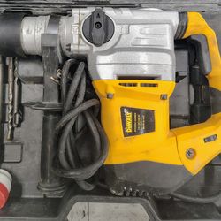 DEWALT D25553K Corded Rotary Hammer (SDS-Max) w/ Case & Side Handle – Barley used $400
