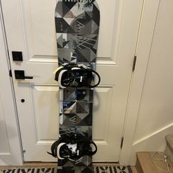 Snowboard - Burton  - 155cm and Burton EST Bindings - Medium