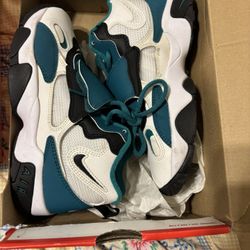 Nike Tennis Shoes