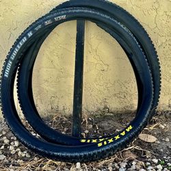 A Pair Of Used Maxxis High Roller    Twos 