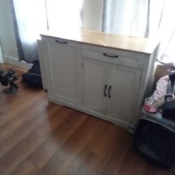 Kitchen Island On Wheels