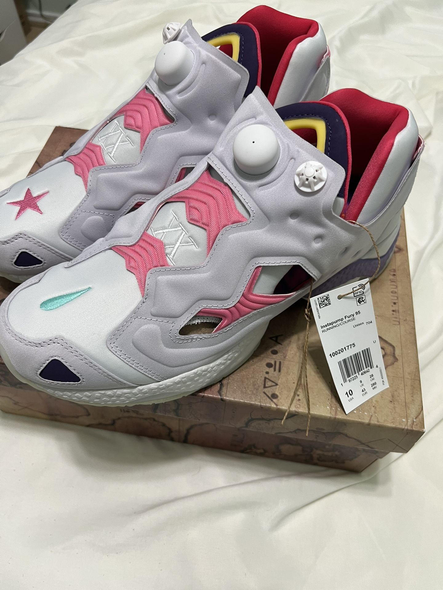 Hisoka Instapump Reebok