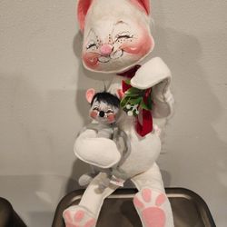 VINTAGE 1981 Annalee MOBILITEE POSABLE CHRISTMAS CAT Holding Mouse & Mistletoe 18"