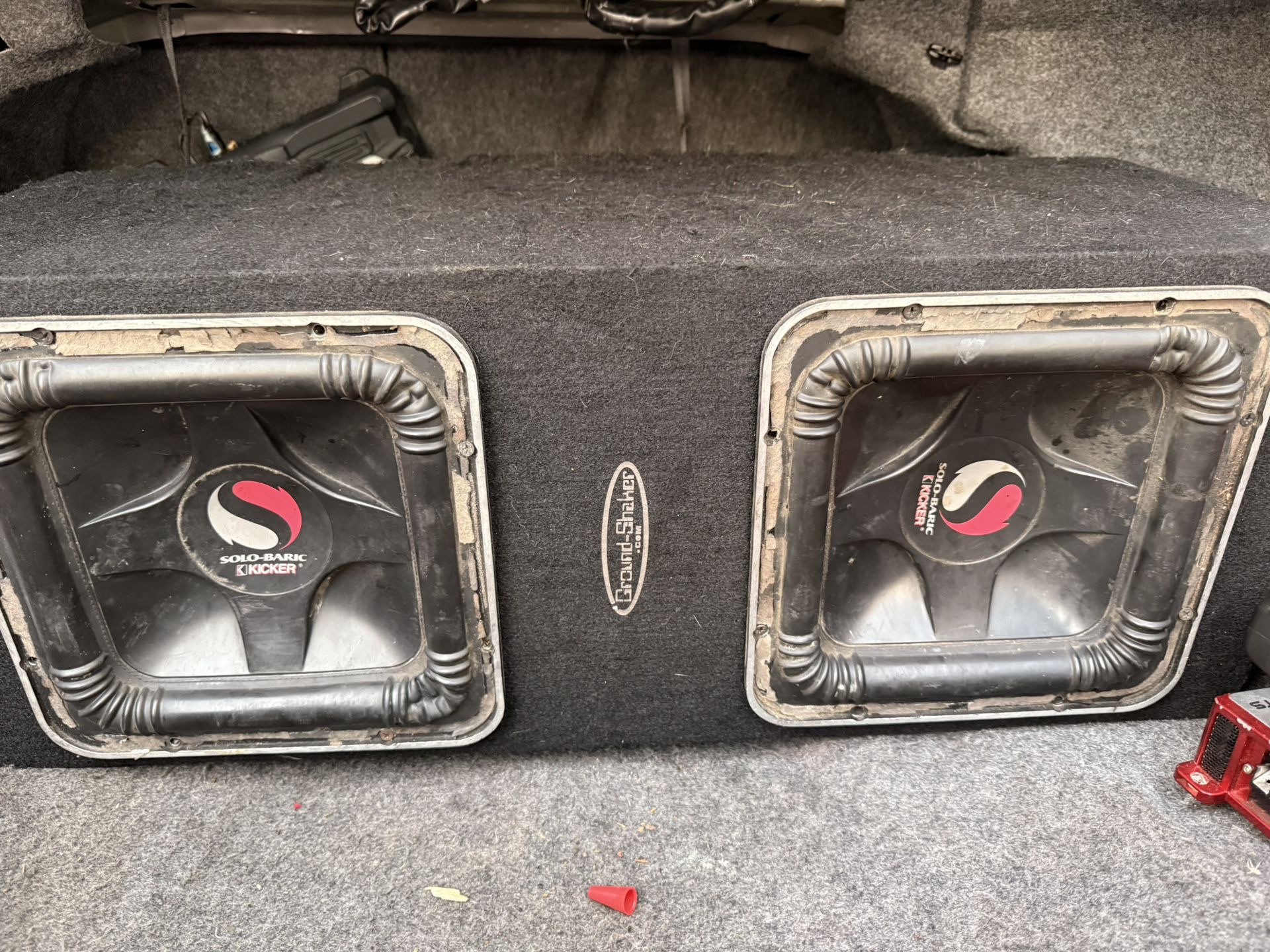 Dual solo Baric kicker subwoofer 12”