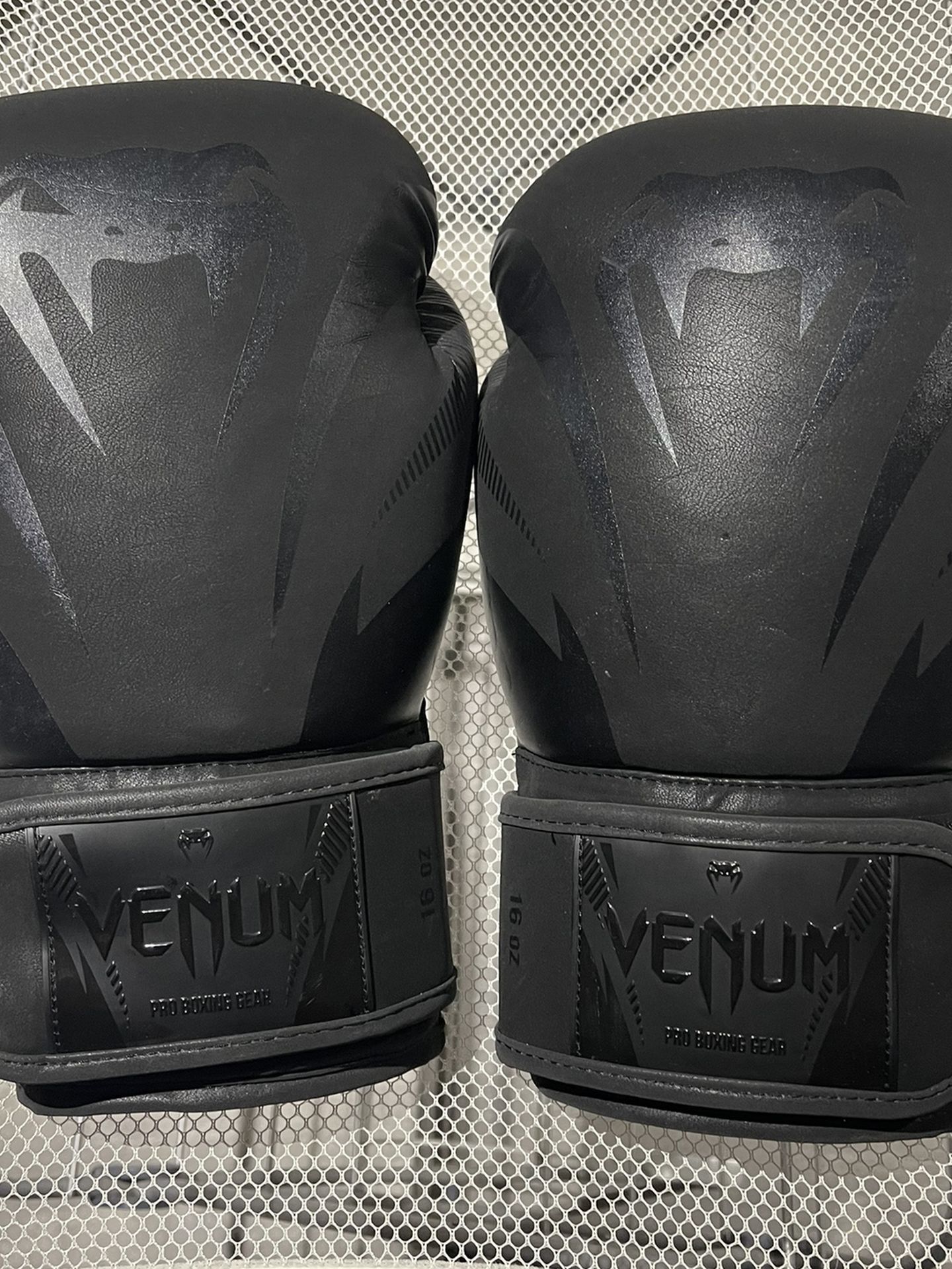 16oz Venum Impact Boxing gloves