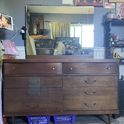 Mid Century Bassett Furniture Dresser Set 