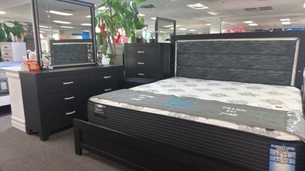 BLOWOUT SALE🚨Beautiful 5pc Bedroom Set Available Limited Time $599