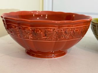 Set of 3 nested, Tuscan style ceramic serving bowls