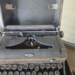 Antique Type Writer 