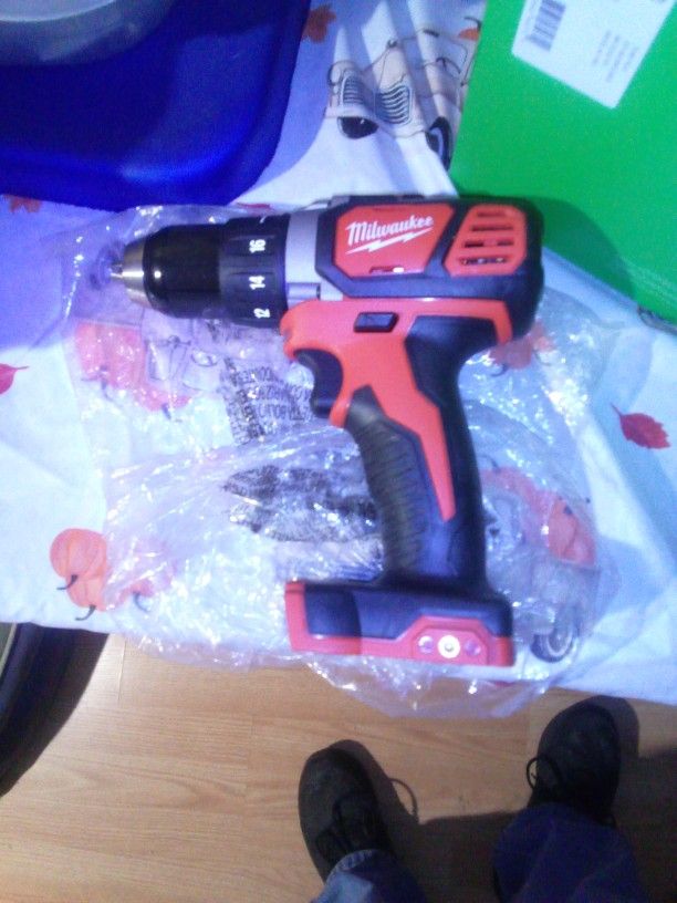 Milwaukee M18 Drill 