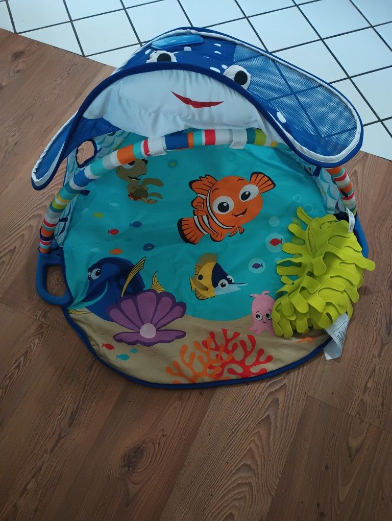 Finding Nemo Mr. Ray Ocean Lights & Music Gym,