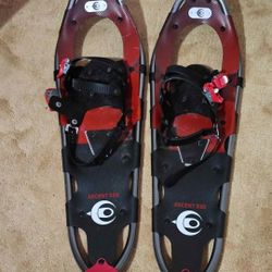 Crescent Moon Ascent 930 Red Black Snowshoes and  bag