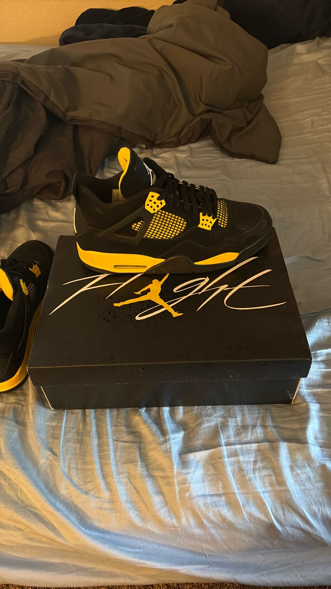 Jordan 4 Retro Thunder 2023 Size 12