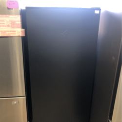 Gladiator  Up Right Freezer