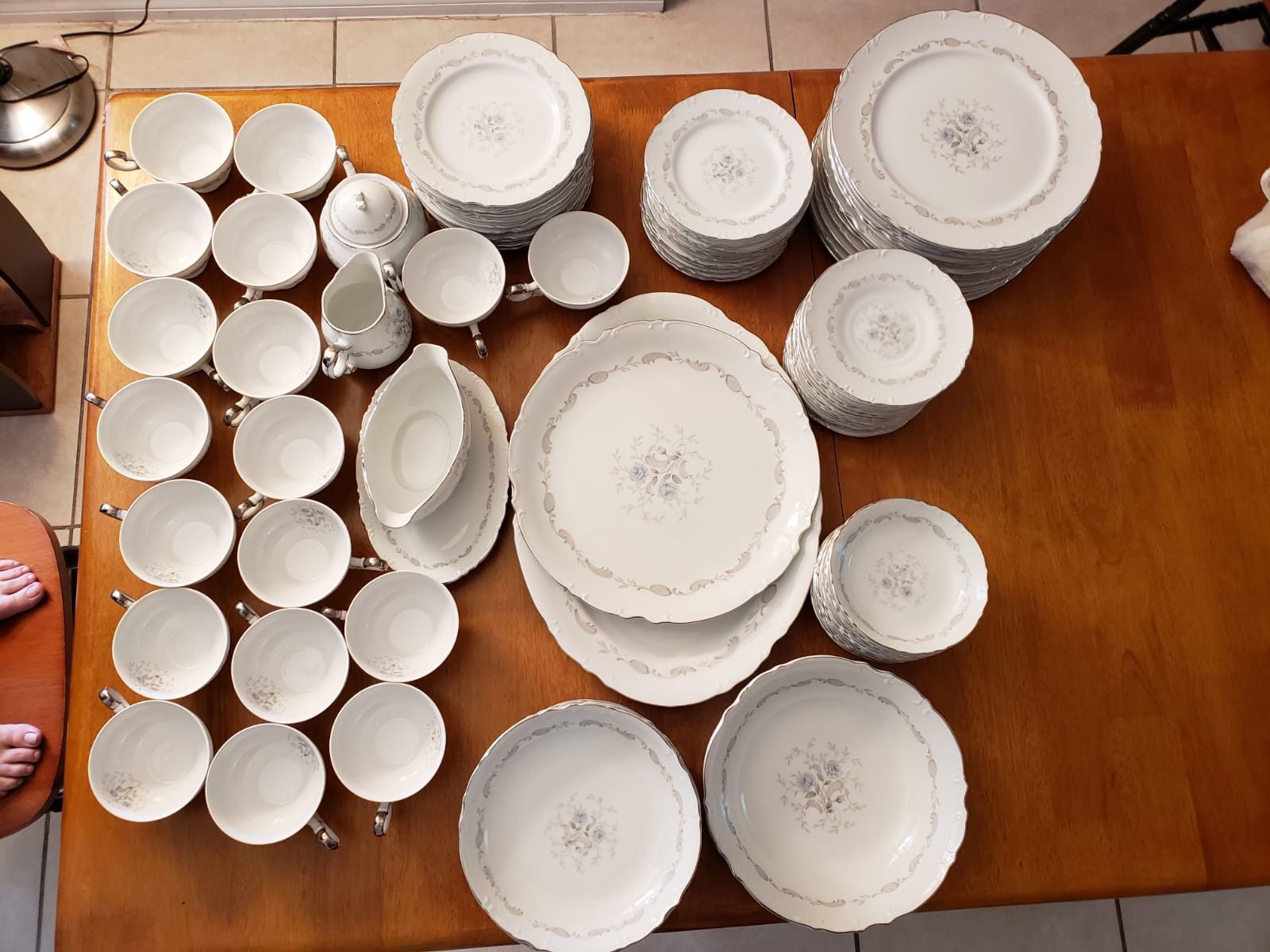 78 Piece Mikasa Platinum-Rimmed Fine China Sweet Briar #9304