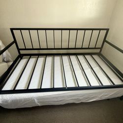 TWIN TRUNDLE BED 