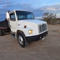 2001 FL 70 Freightliner with trailer