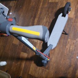 SHELL RIDE E SCOOTER 