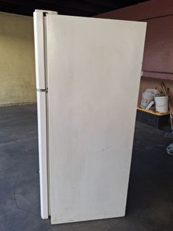 Refrigerator  esta  trabando  bien  mide 30 pulgadas de enfrente