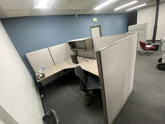 Cubicles With The Build In  Desk