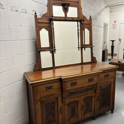 Antique Spanish or Victorian Sideboard / Buffet with Mirror in Excellent Condition 