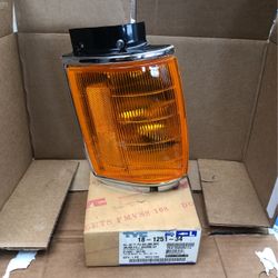 Toyota 4runner 84-86 and Toyota Pickup 84-86 Corner Light Lamp