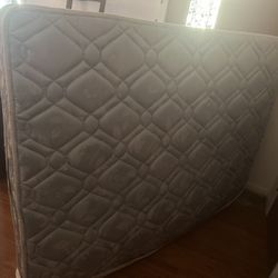 QUEEN SIZE BED