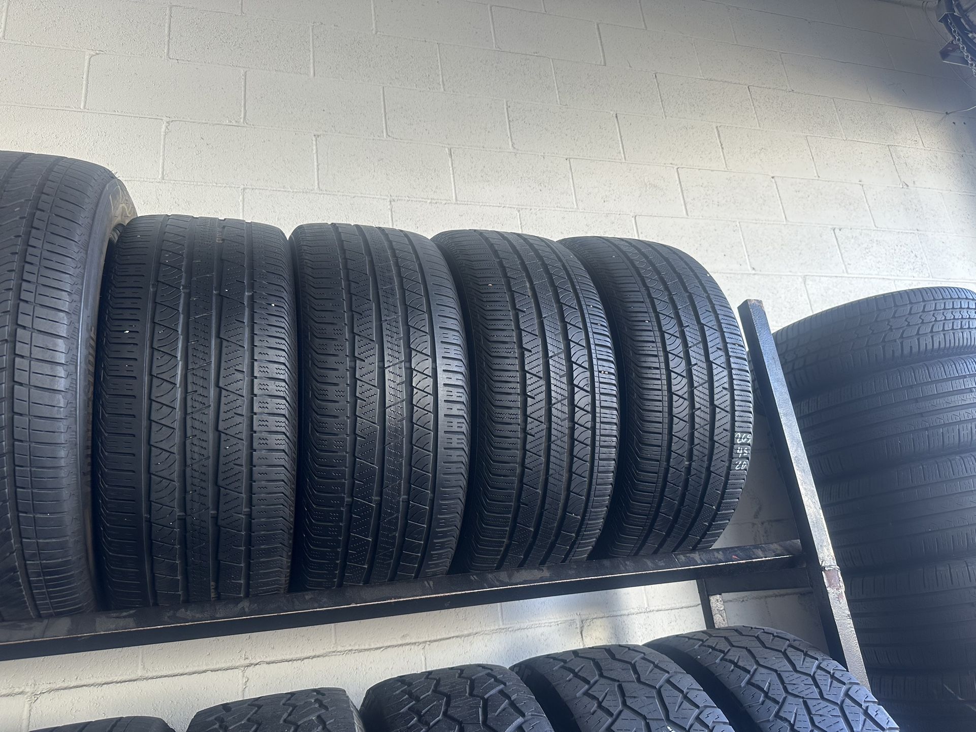 SET OF TIRE 265 45 20 CONTINENTAL 85% LIFE