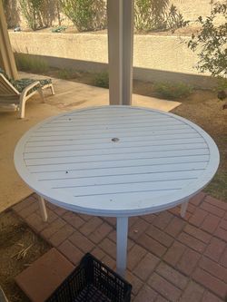 48” round aluminum table with 4 chairs