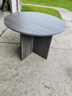 42" Round Table