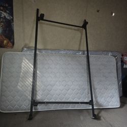Twin bed (in good conditions) 
