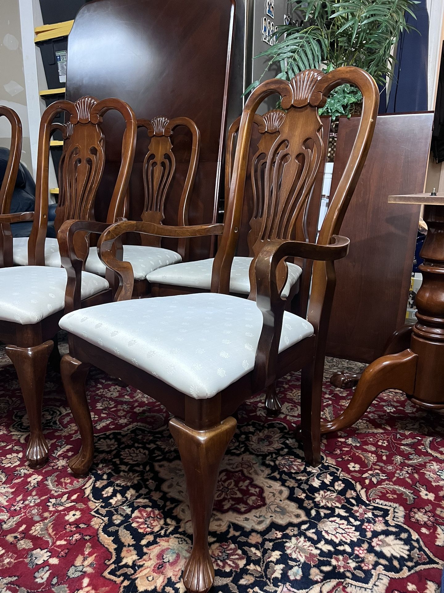 Dining Room Table W/2 Leaves & 6 Large Chairs. SOUTHERN ART FURNITURE. Delivery🚚Available.