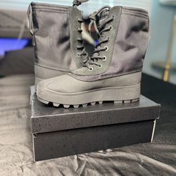 Yeezy 950 “Pirate black”