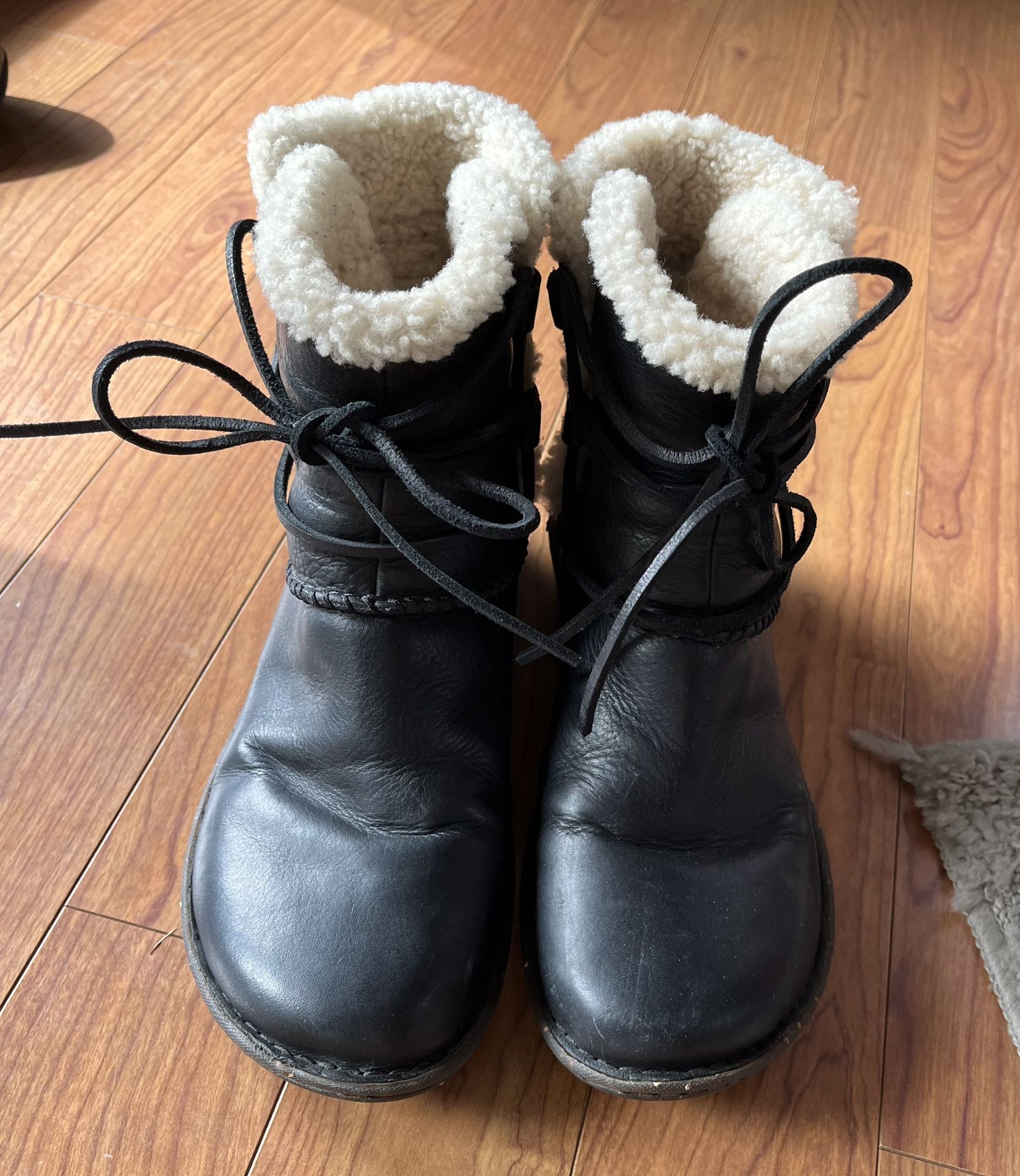 Ugg Women’s Boot, Size 9