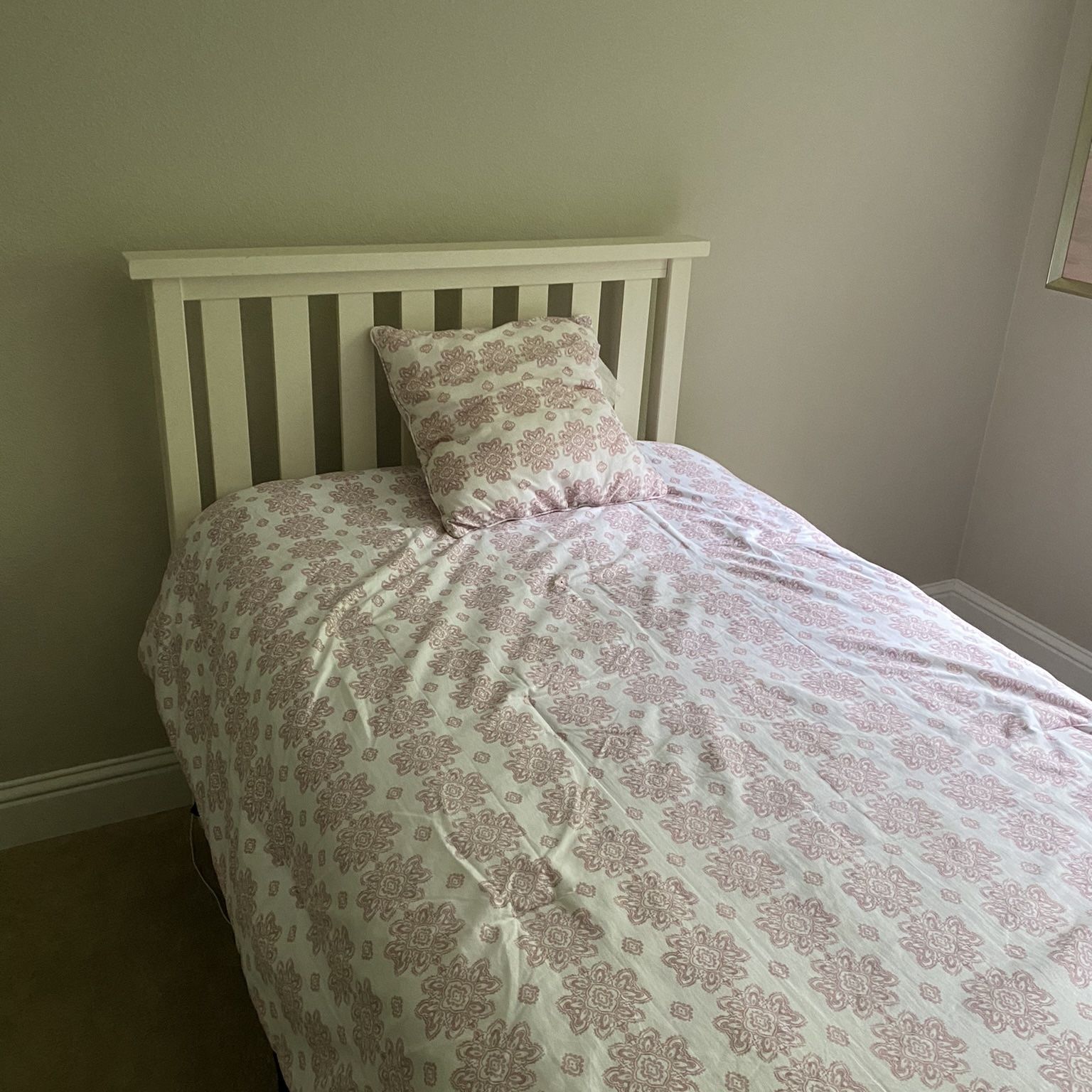 Twin Bed With Mattress 