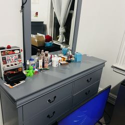 Excellent sofa bed in good condition and complete bedroom set. Come and see it, it's discounted quite a bit today.