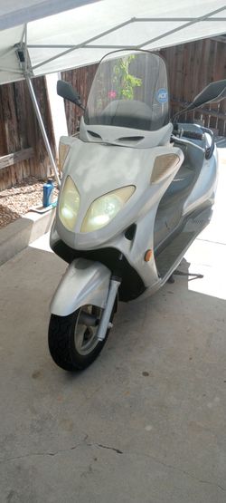 2005 Silver Maxi Scooter Moped 150cc